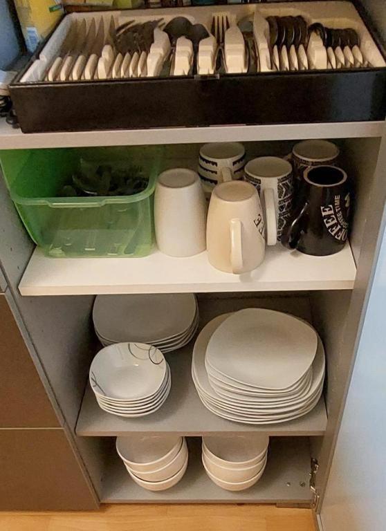 7 Min To Citycenter Subway U3 100m, Southside Singleroom Own Shower Wc, Tv, Dishes Fridge, Oven, Waterheater, Coffeemashine- Free C ,bike For Free , Next To River And Park, Many Restaurants And Supermarkets Around 200m, Nonsmoker ! Homestay Munich